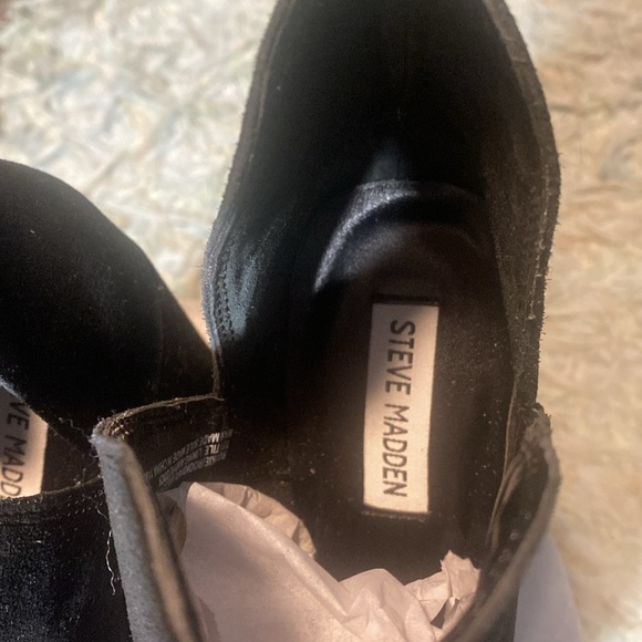 NWOT STEVE MADDEN BLACK SUEDE ROOKIE BOOTIE - Picture 6 of 16